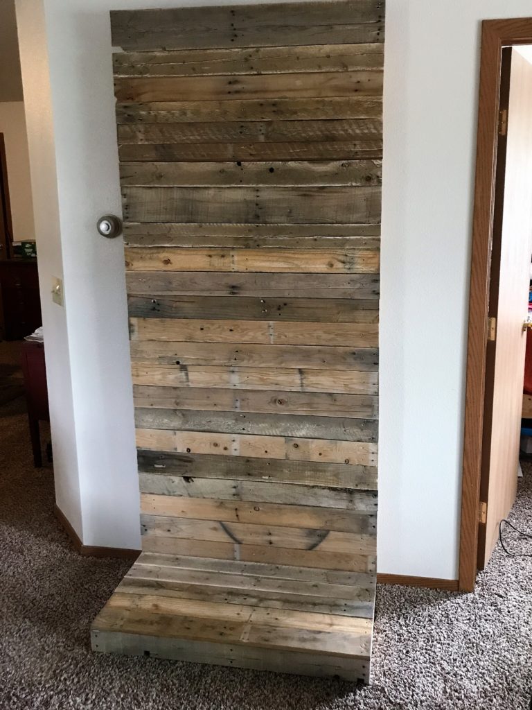 faux fireplace backdrop, pallet project, diy faux fireplace, diy pallet ideas, apartment decorating, budget decorating, farmhouse style